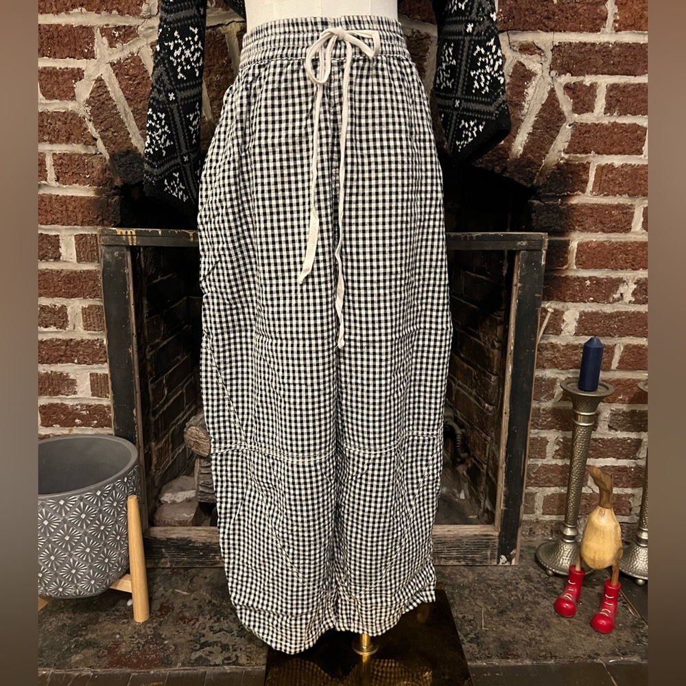 **SOLD** Urban Outfitters Black & White Gingham Pants